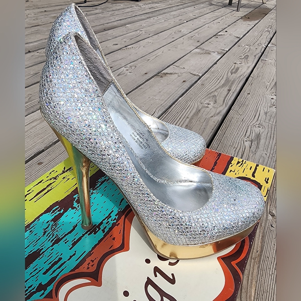 Size 5.5 Silver Glitter Pumps
